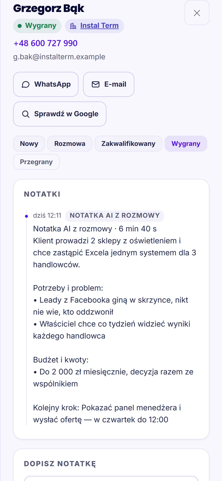 Karta klienta z notatką AI w aplikacji na telefonie